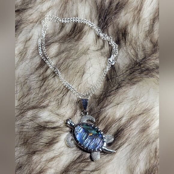 Abalone Shell Turtle Necklace - Picture 6 of 6